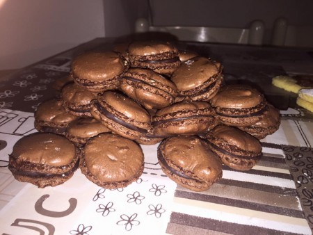 MACARONS AL CIOCCOLATO
