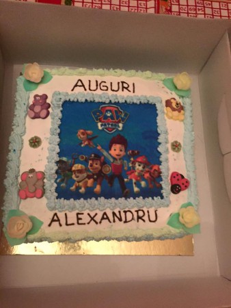 Torta di compleanno con disegno di Paw Patrol in ostia